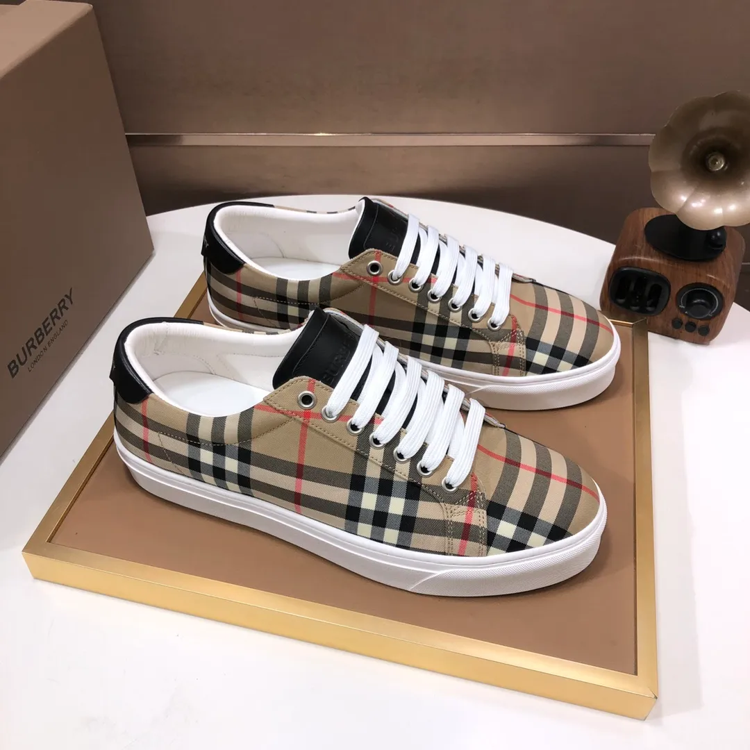 Men's shoes 💰480💰 [Burberry] (cowhide lining) classic low-top sneakers｜Imported cowhide with classic plaid fabric｜Cowhide lining｜Original outsole｜Fine workmanship and comfortable to wear Size: 38-44 (customized at 45)